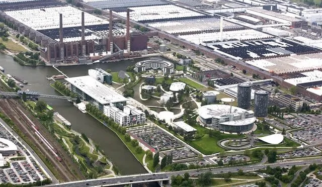 Wes-park-und-lagunenlandschaft-autostadt-wolfsburg-16-luftbild_project_images_wide